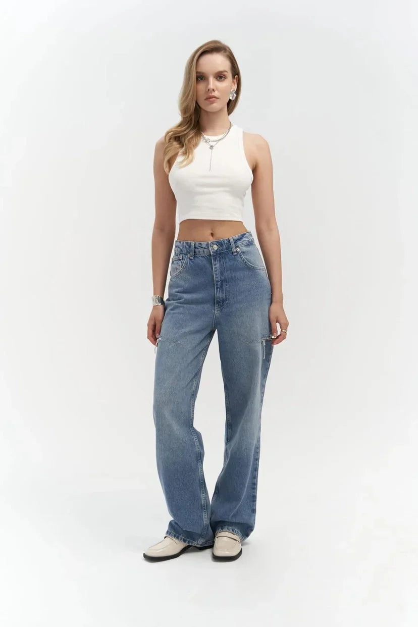 How to combine Straight Jeans and T-shirt