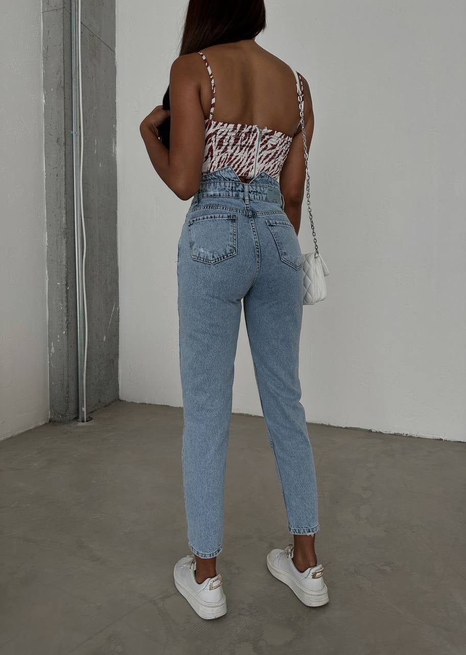 V Belt Shaped Skinny Jeans