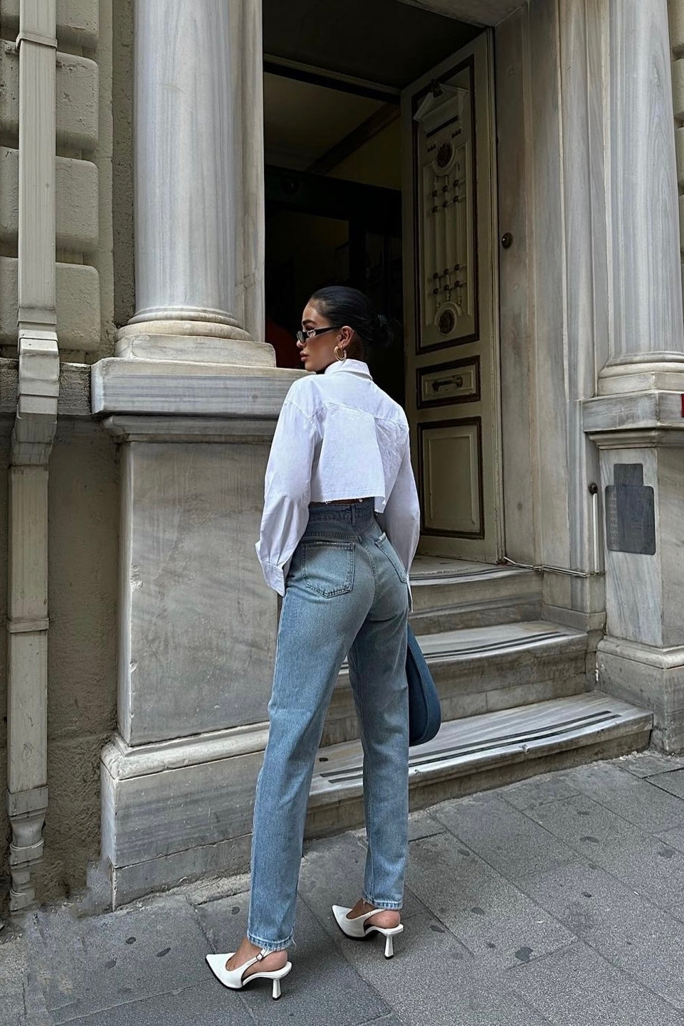 Ripped Detail Mom Jeans