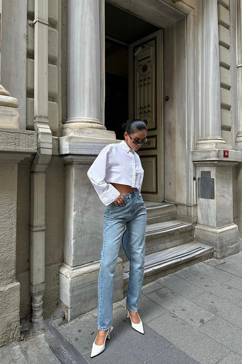 Ripped Detail Mom Jeans