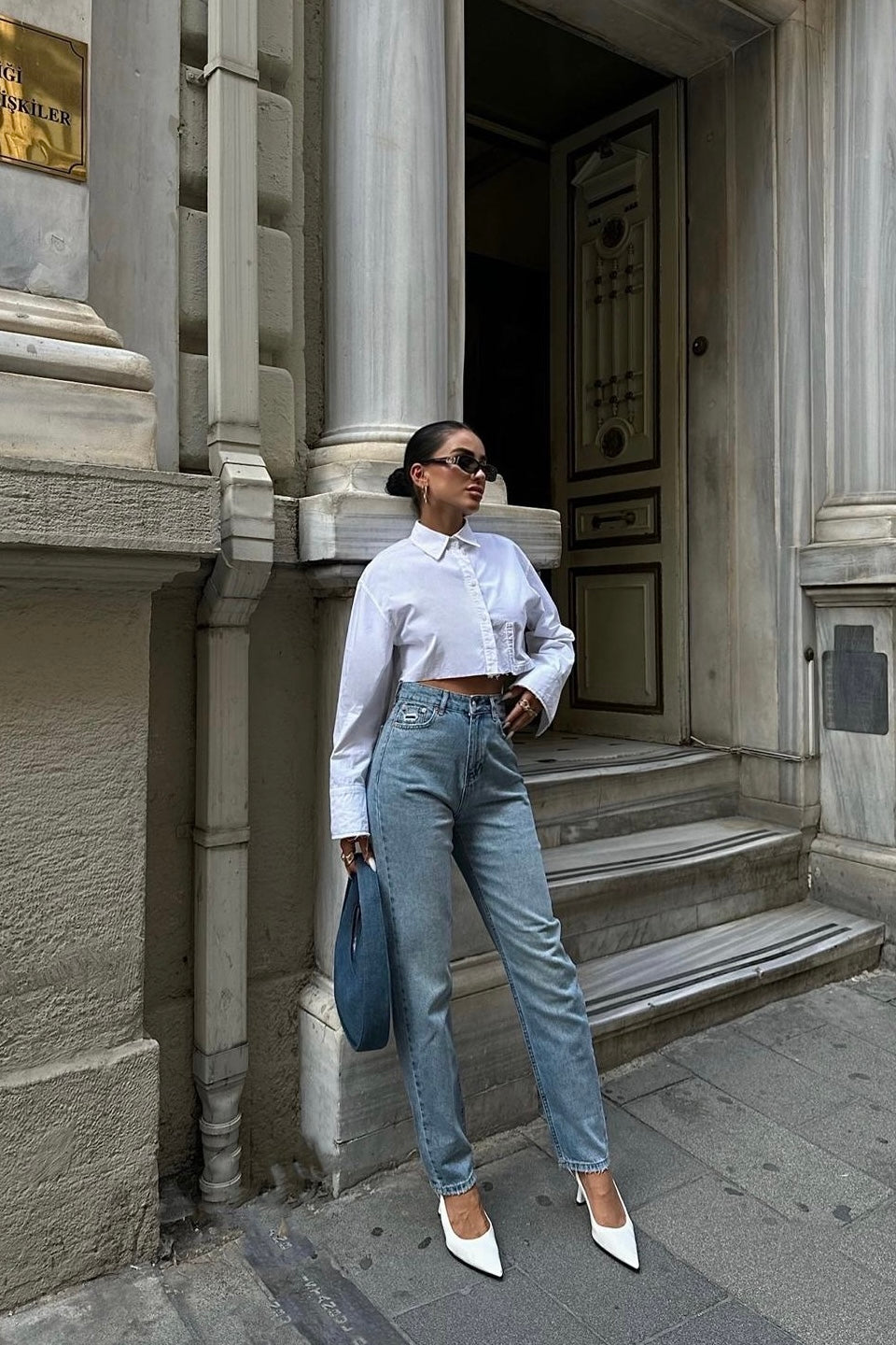 Ripped Detail Mom Jeans
