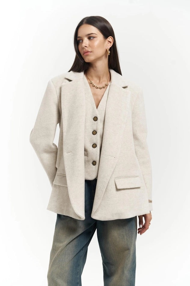 Single-Breasted Cream Jacket with Button Cuffs