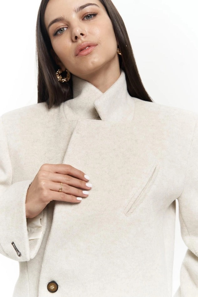 Single-Breasted Cream Jacket with Button Cuffs