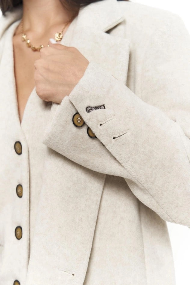 Single-Breasted Cream Jacket with Button Cuffs
