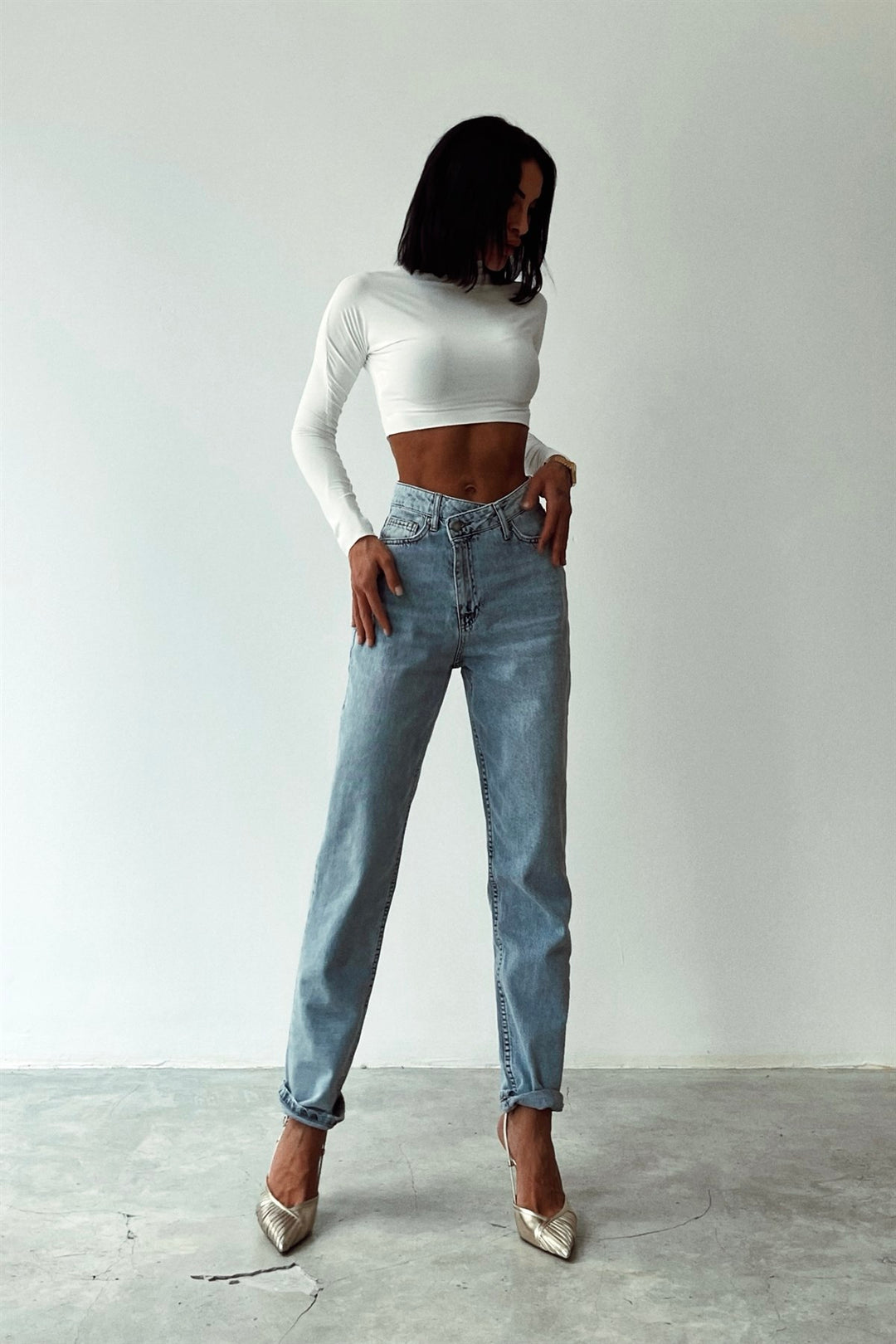 Asymmetric Button Mom Jeans