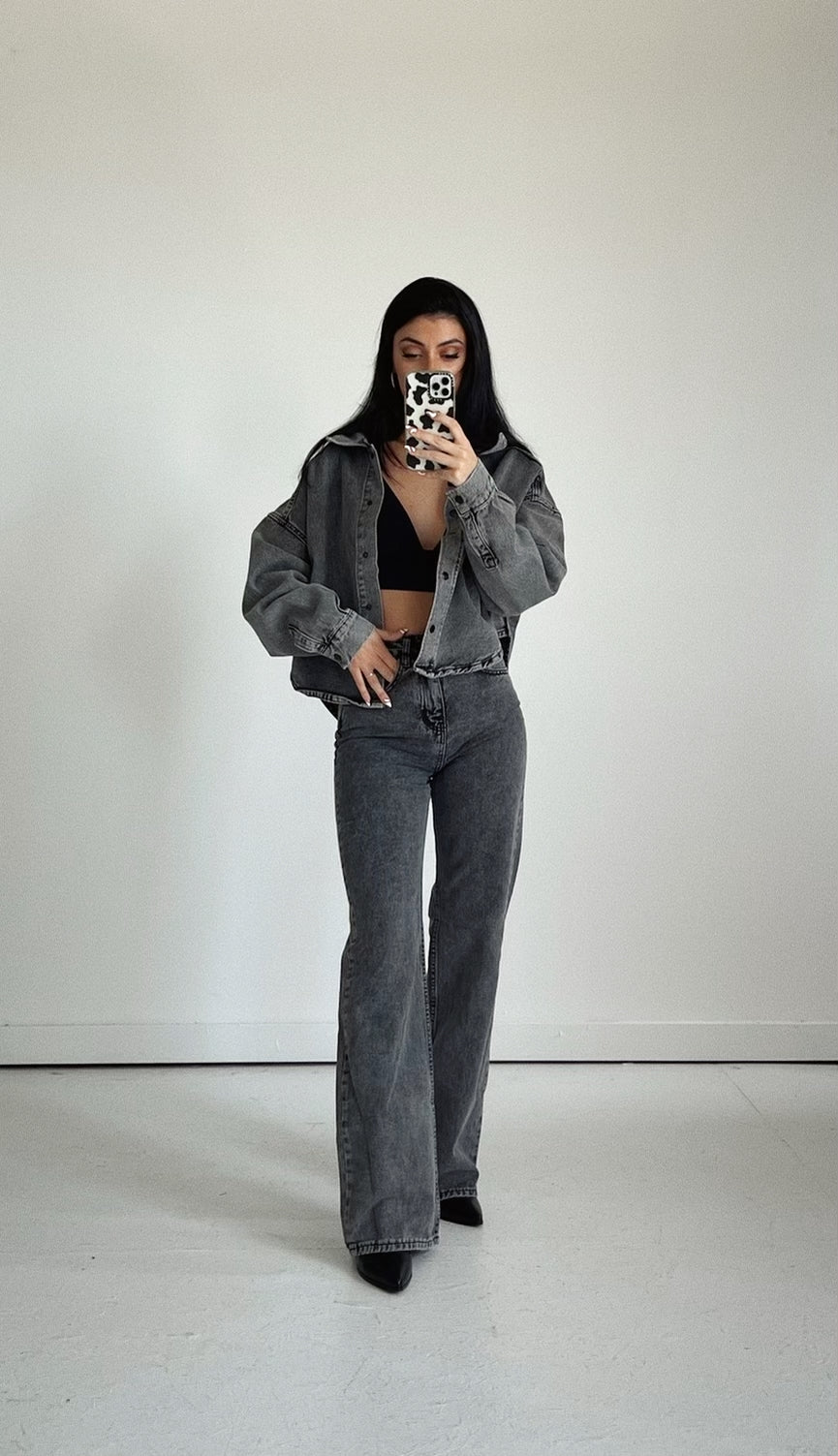 Flared Jeans in Washed Black