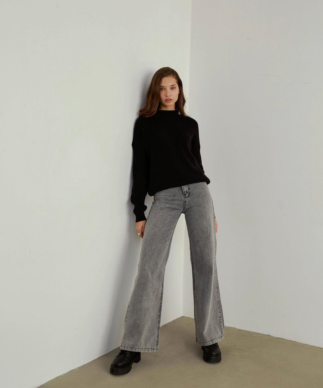 Flared Jeans in Washed Black