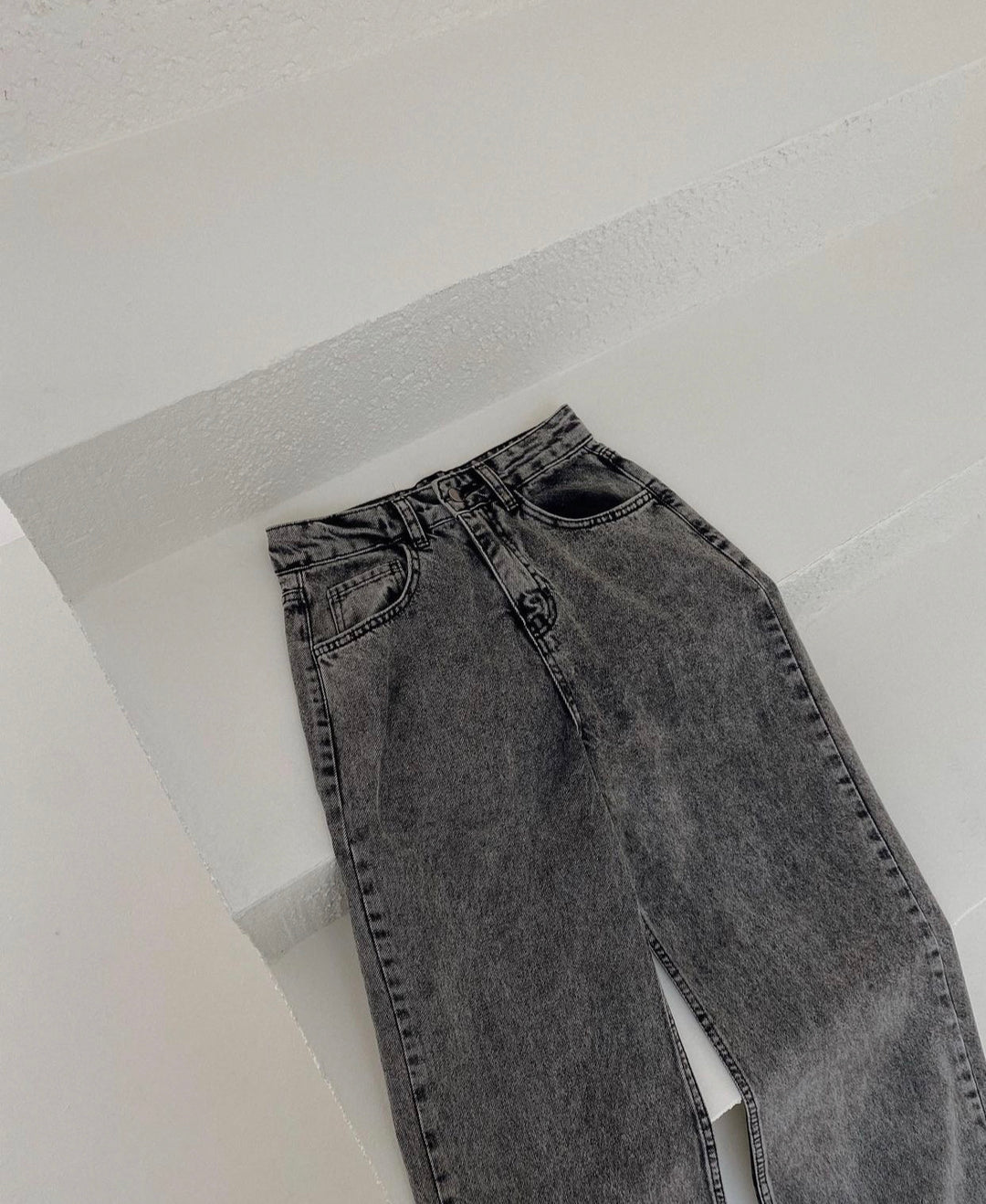 Flared Jeans in Washed Black